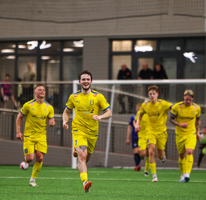 Hér fagna Fjölnismenn sigurmarkinu gegn Leikni