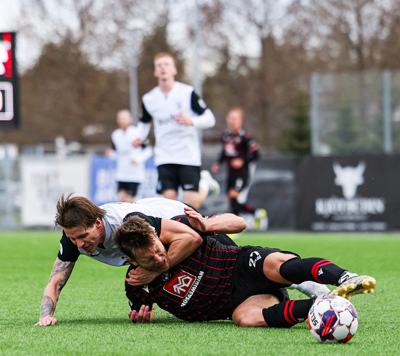 Myndir: Átti Böddi að fá rautt spjald?