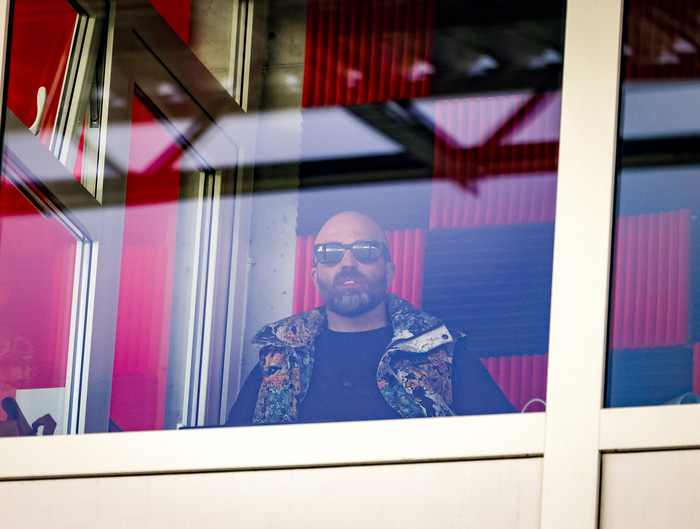 Arnar Gunnlaugsson í stúkunni í leiknum í gær.