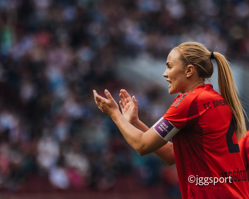 Glódís er einnig fyrirliði Bayern.