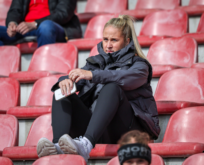 <b>Margrét Magnúsdóttir</b> - Þjálfari sem hefur gert mjög flotta hluti með yngri landslið Íslands. Undir hennar stjórn fór U19 landslið kvenna á lokamót EM. Margrét er með sterka tengingu við Val eftir að hafa þjálfað þar yngri flokka við góðan orðstír.
