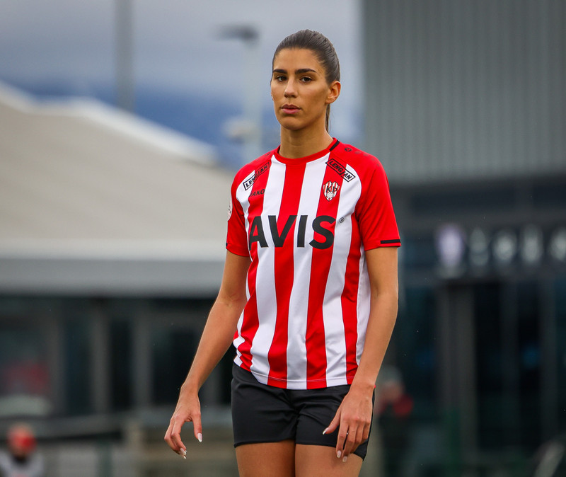 Jelena Tinna framlengir við Þrótt - Breiðablik og Stjarnan sýndu áhuga