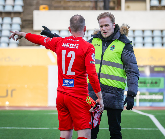 Árni var ekki kátur með það að fá ekki boltann strax f?a boltasækjurunum.