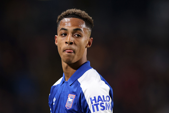 Omari Hutchinson sneri aftur til Ipswich.