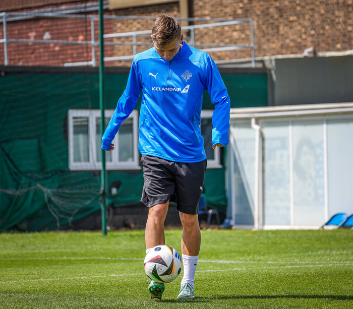 Bjarki Steinn Bjarkason byrjar óvænt og líklega í hægri bakverði.