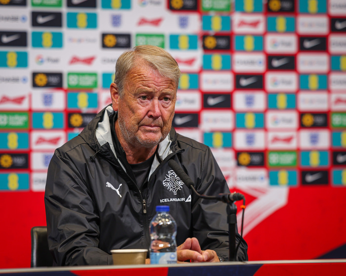 Age á fréttamannafundinum í dag.