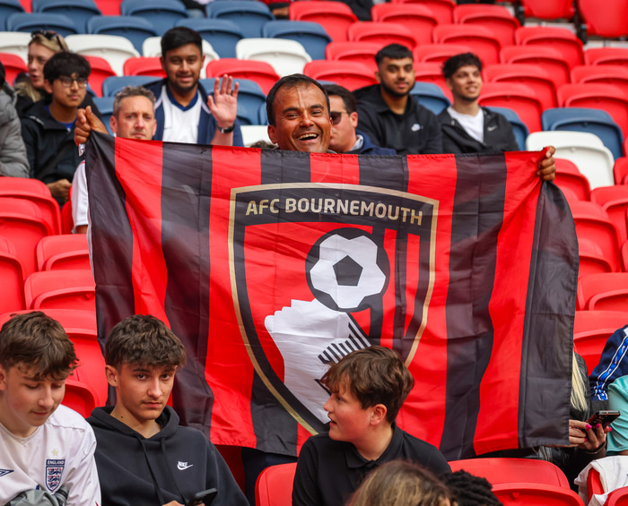 Hress stuðningsmaður Bournemouth.