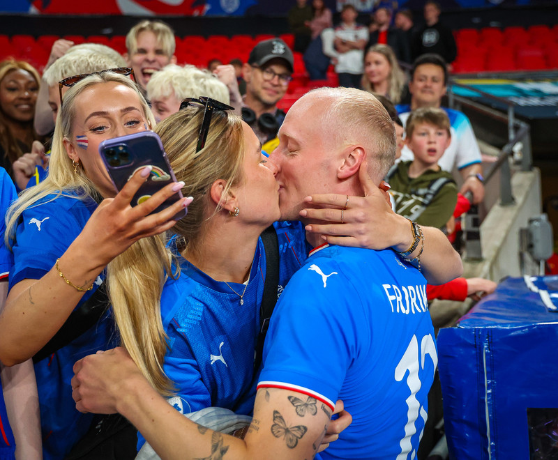 Ástfangna landsliðsparið fagnaði saman eftir leik