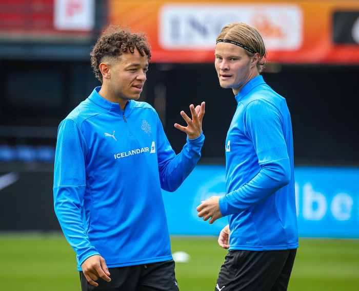Mikael Anderson og Andri Lucas Guðjohnsen á æfingu í Rotterdam í gær.