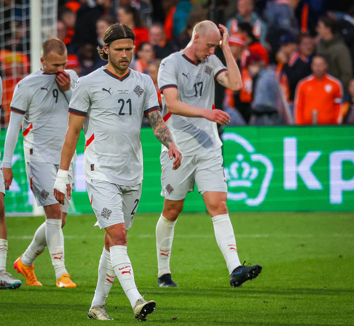 Arnór Ingvi gengur af  velli í kvöld.