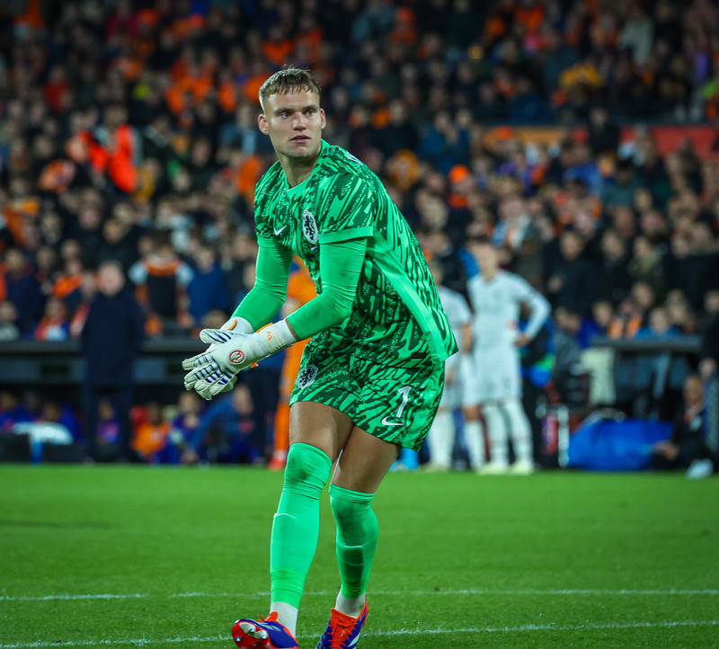 Bart Verbruggen í landsleik með Hollandi gegn Íslandi.