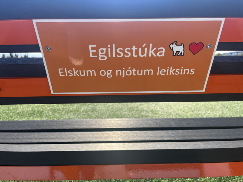 Elskum og njótum leiksins.
