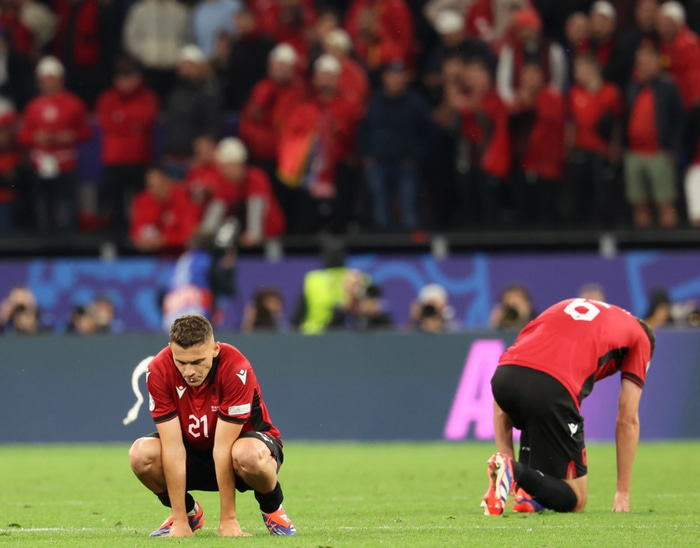 Kristjan Asllani var niðurlútur eftir tapið.