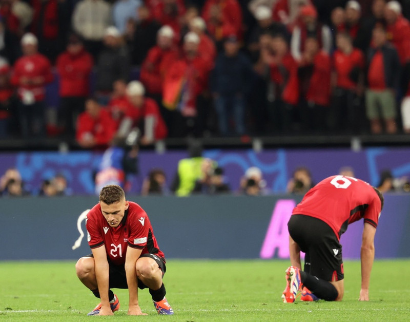 Kristjan Asllani var niðurlútur eftir tapið.