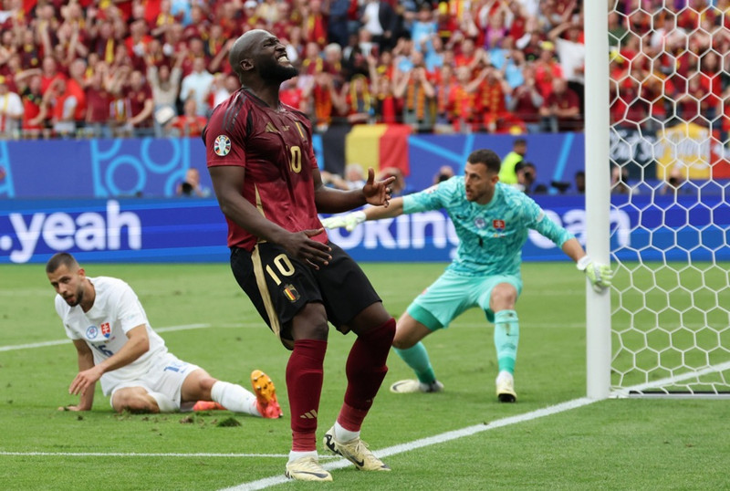 Slóvakía komst yfir eftir mistök Doku og mark Lukaku dæmt ógilt