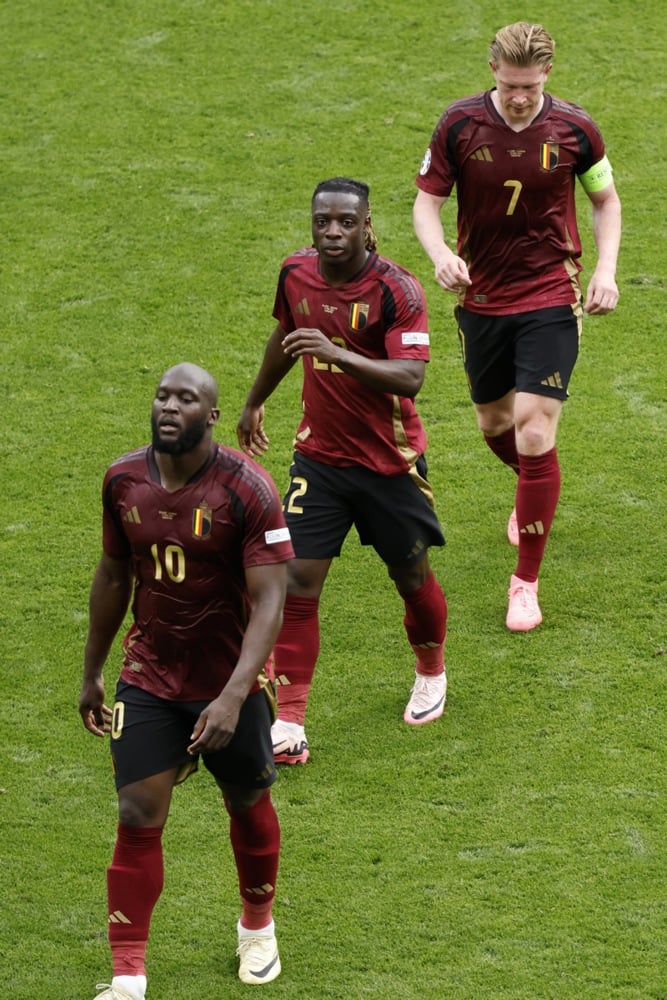 Jeremy Doku og Kevin De Bruyne áttu stoðsendingar í frábærum sigri Belga.