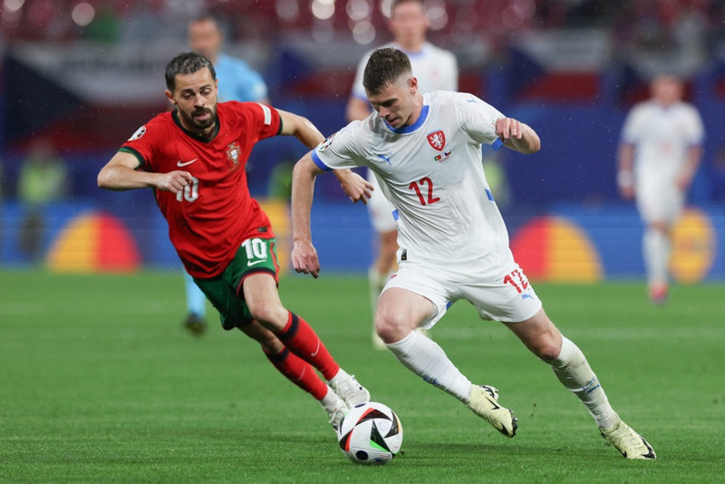 Bernardo Silva í baráttunni
