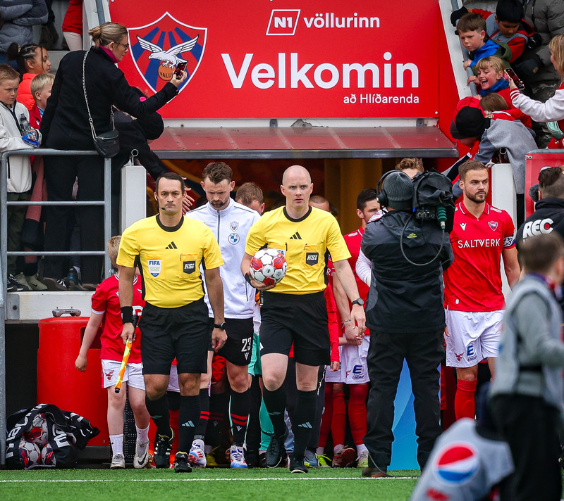 Nýi dómarabúningurinn heillaði fólkið í stúkunni