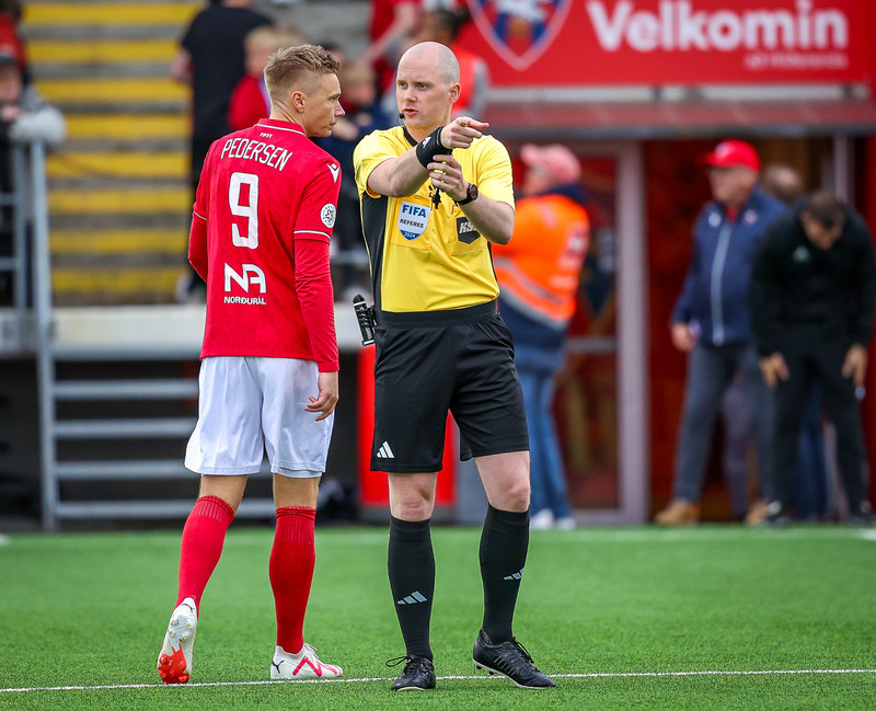 Nýi dómarabúningurinn heillaði fólkið í stúkunni