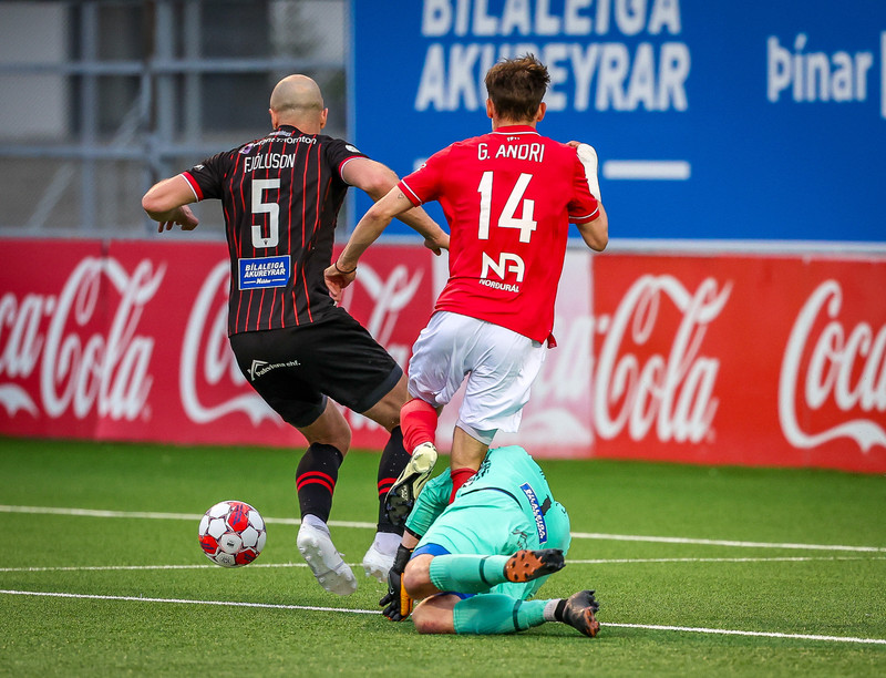 Myndir af vítadómnum sem réði úrslitum