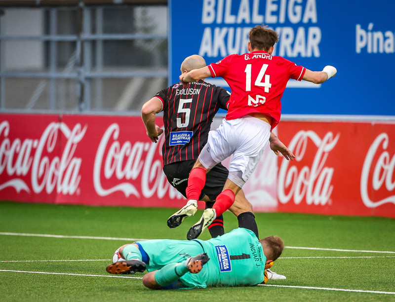 Myndir af vítadómnum sem réði úrslitum