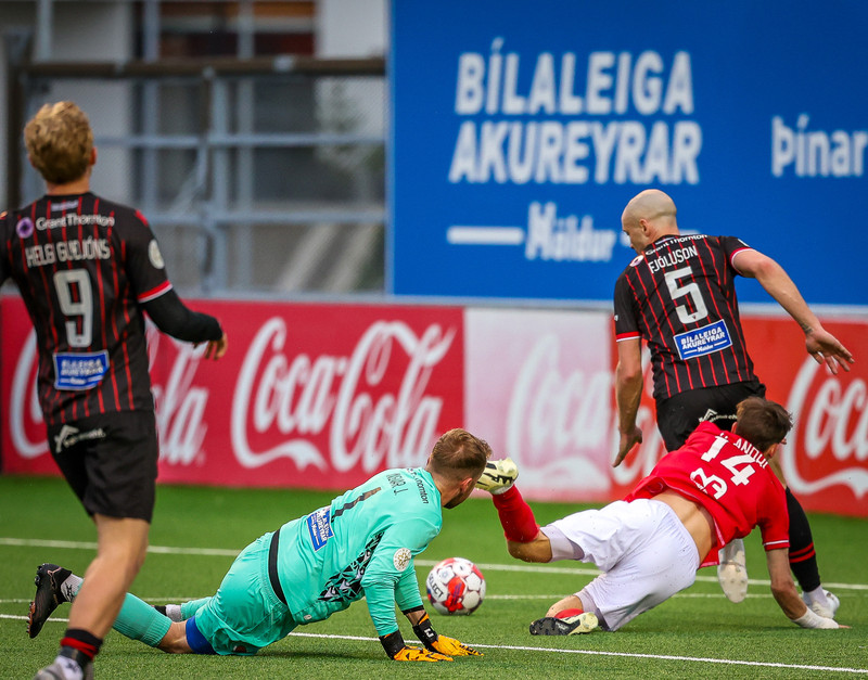 Myndir af vítadómnum sem réði úrslitum