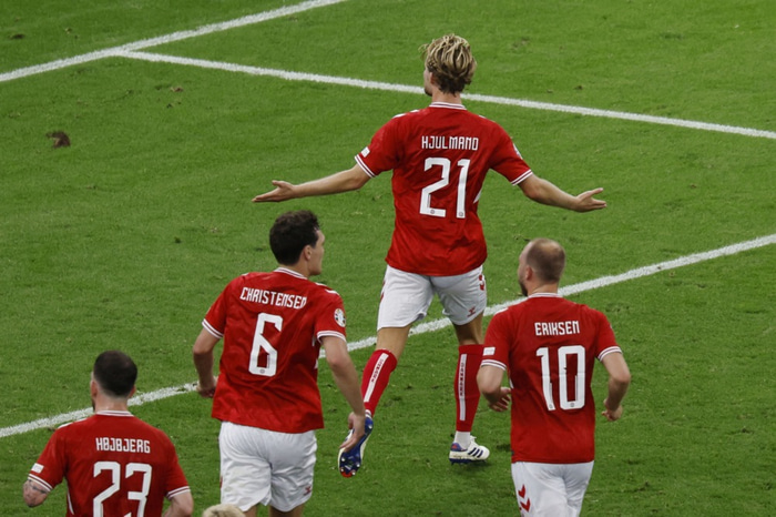 Frábært mark Hjulmand gegn Englendingum.