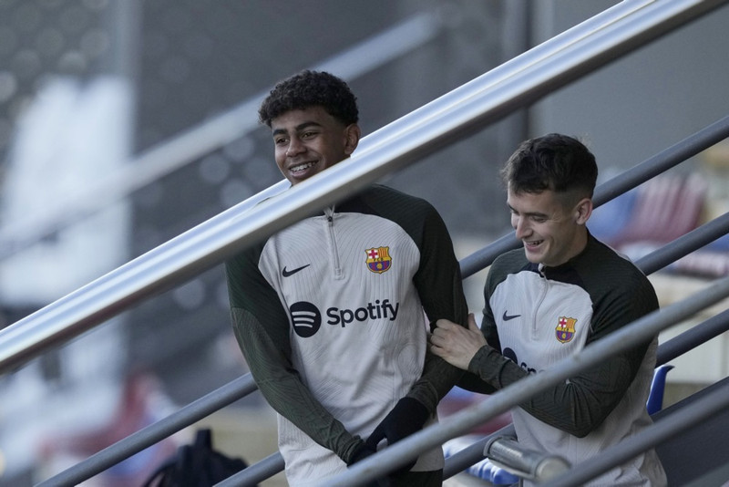 Marc Casado og Lamine Yamal