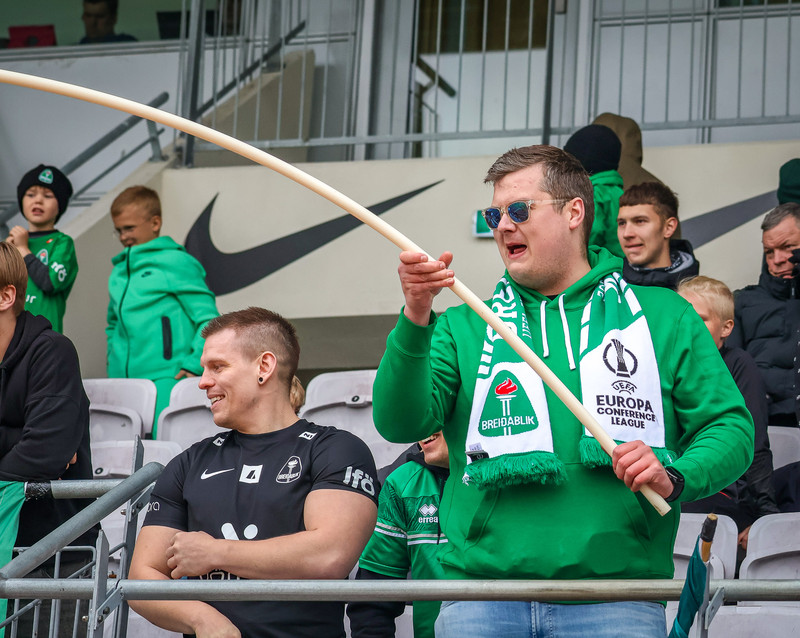 Brúsi Daniel Djuric kominn á veiðistöng í Kópavoginum