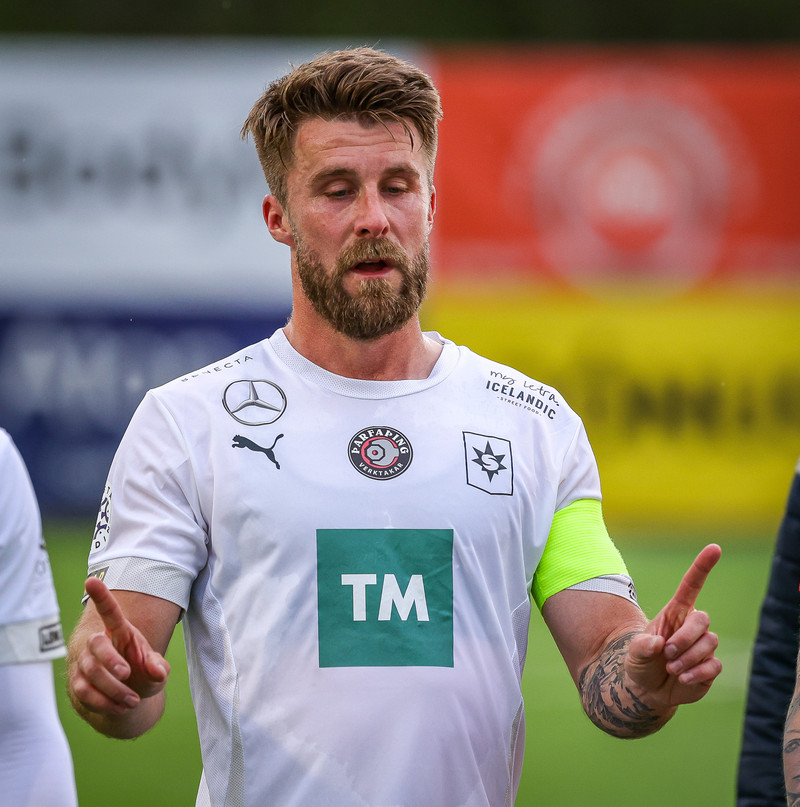 'Ég var hræddur með að hafa hann á bekknum og freistast til þess að setja hann inn á.'