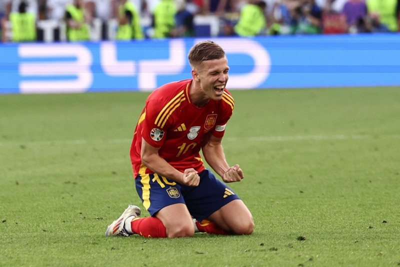 Dani Olmo er orðaður við Englandsmeistara Man City eftir frábært Evrópumót með Spáni.