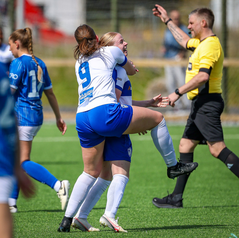 2. deild kvenna: Nítján mörk í tveimur leikjum