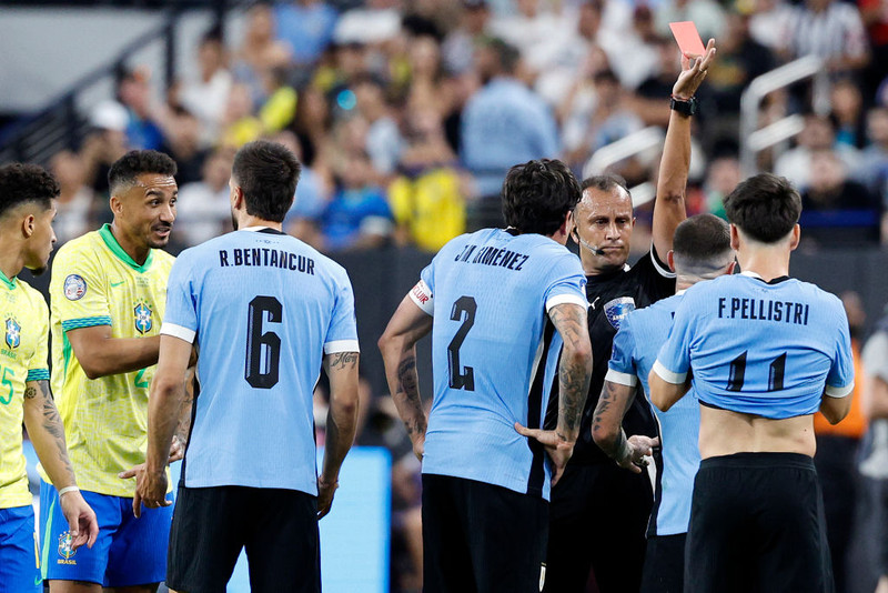Nahitan Nandez fékk að líta rauða spjaldið