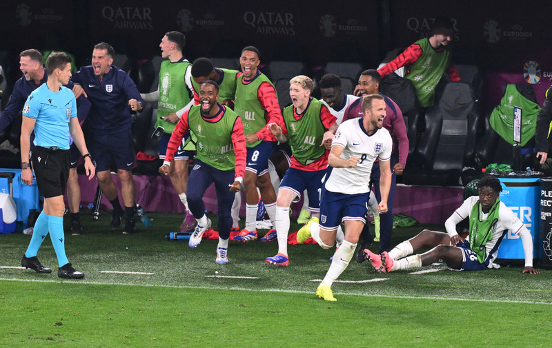 Harry Kane fagnar eins og óður maður eftir sigurinn á Hollandi