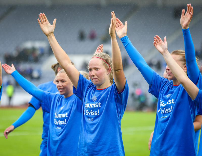 Hlín byrjaði gegn Man City - Brenna skoraði í Skotlandi