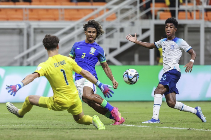 Í marki U17 ára landsliðsins.