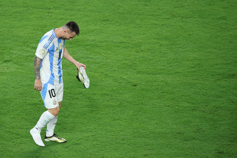 Messi fór meiddur af velli