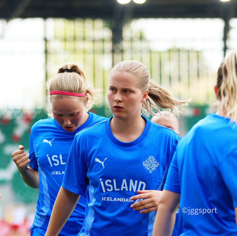 Emilía Kiær byrjaði sinn fyrsta landsleik.