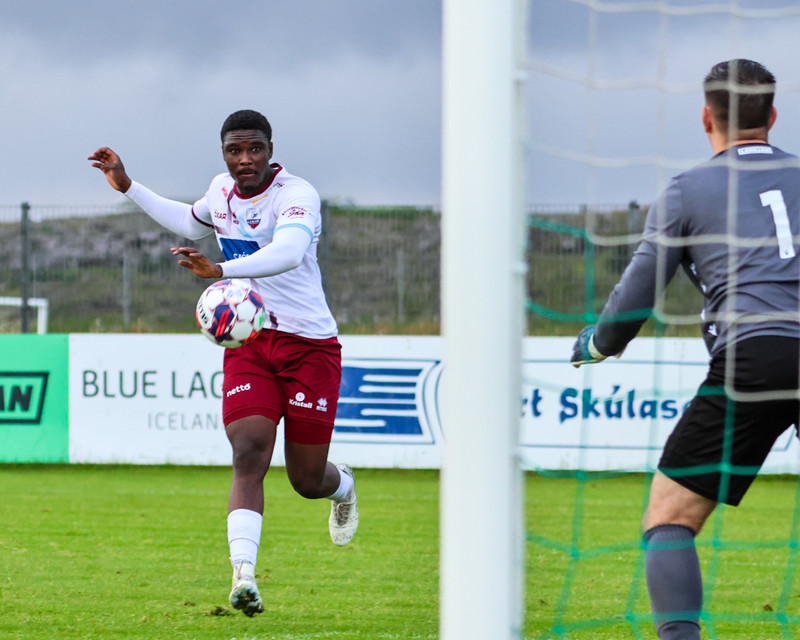 Myndaveisla: Njarðvík vann Leikni í 5 marka leik