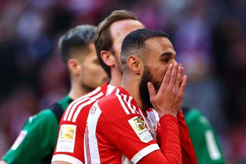 Noussair Mazraoui.