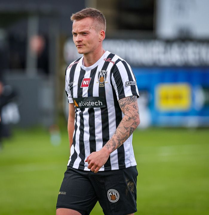 Það kemur í ljós í dag hvort Aron sleppi með einn leik í bann.