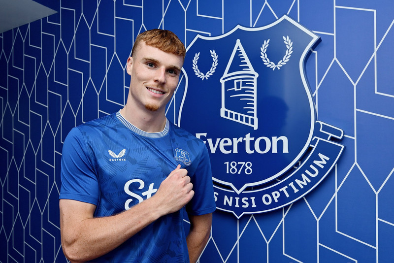 <b>Varnarmaður: Jake O'Brien (Everton)</b> - Fær ekki mikið kredit en hefur sannarlega stigið upp eftir að Moyes gaf honum traustið. Hann hefur staðið sig mjög vel og skoraði jöfnunarmarkið gegn West Ham.