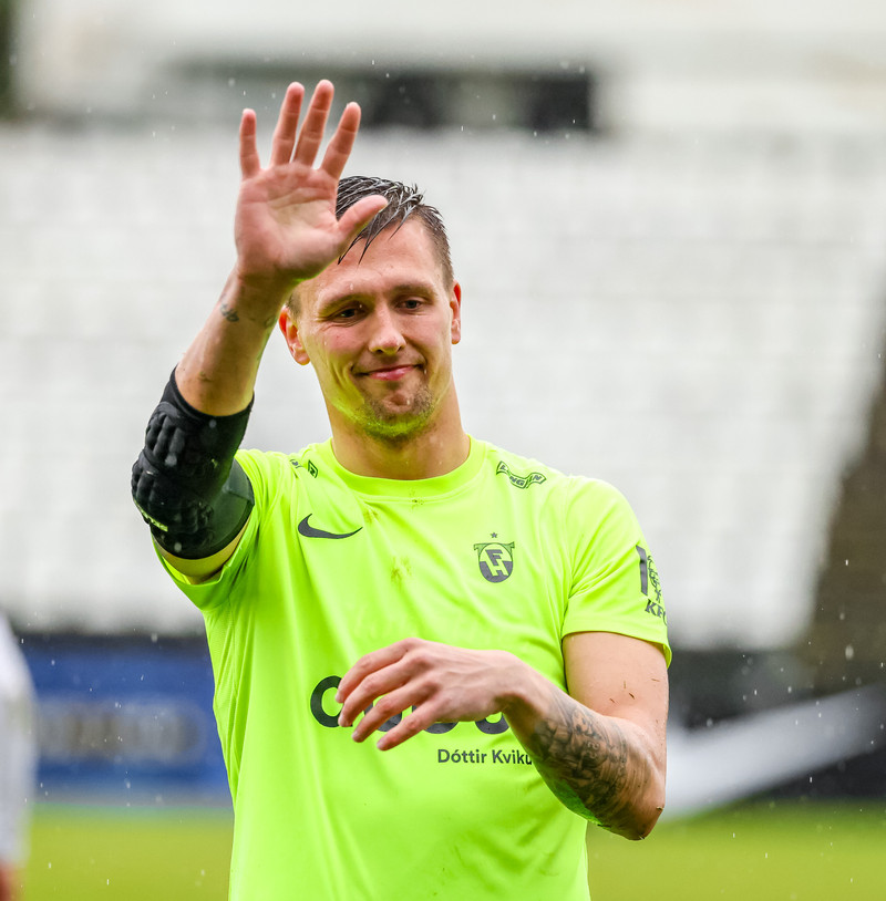 Var aðalmarkmaður FH tímabilin 2023 og 2024.
