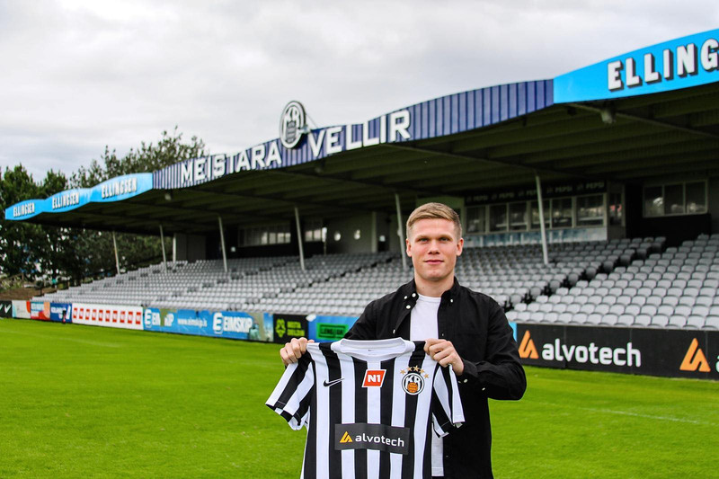 Ástbjörn byrjar sinn fyrsta leik fyrir KR í sumar.