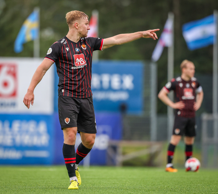 Oliver Ekroth.