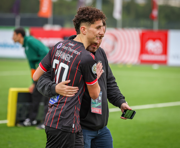 Tarik mættur í Víking.