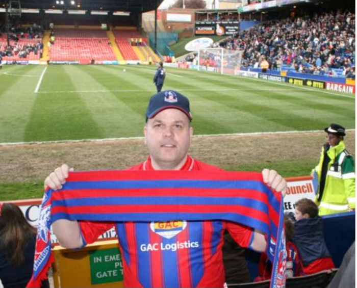 Guðmundur Bjarni Guðbergsson, stuðningsmaður Crystal Palace. Gömul og góð mynd.