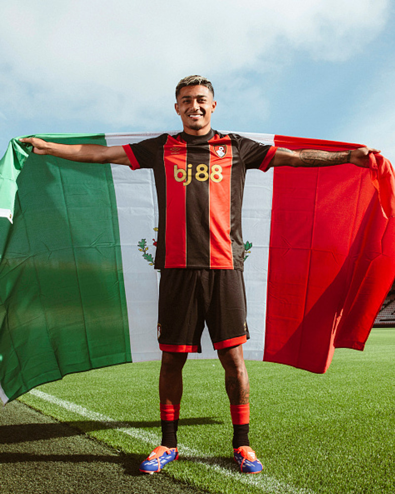 Julian Araujo.