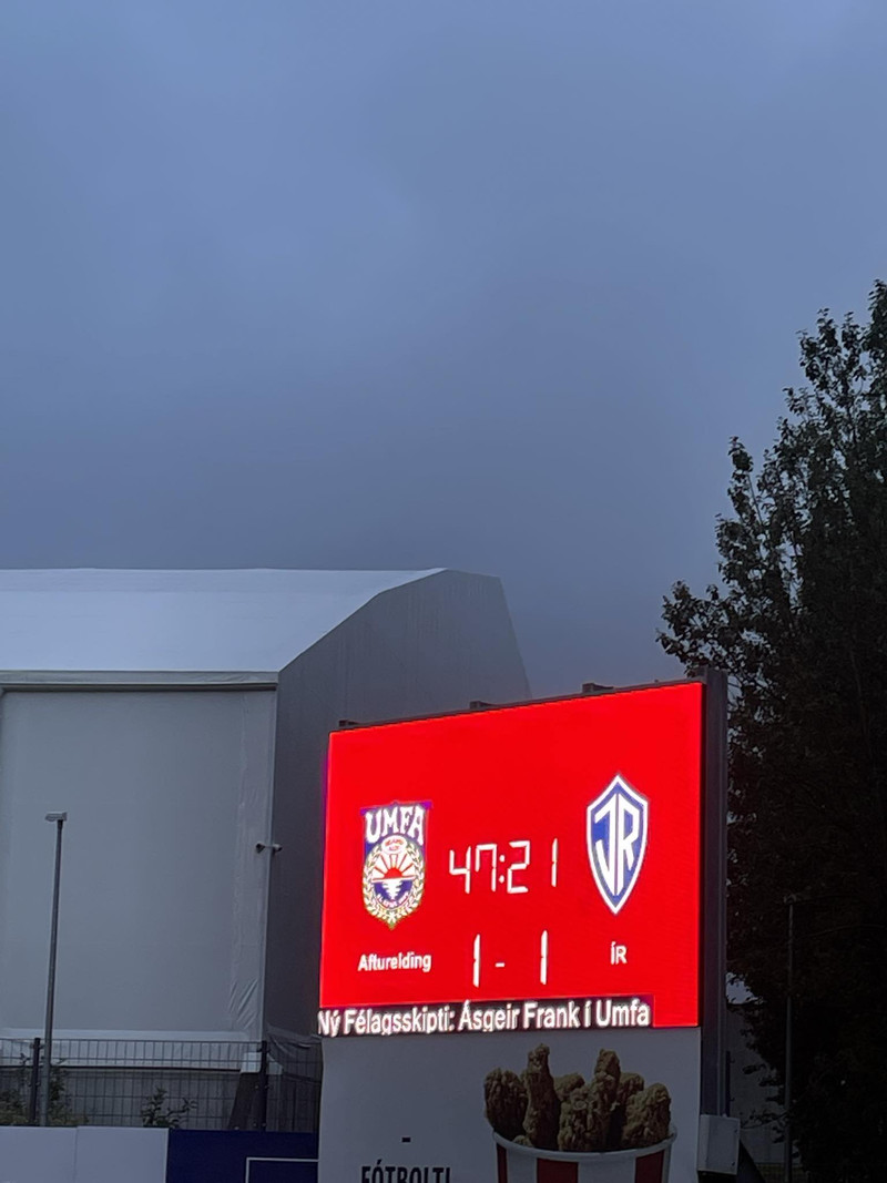 Félagaskiptin voru tilkynnt á skortöflunni á Malbikstöðinni við Varmá í kvöld