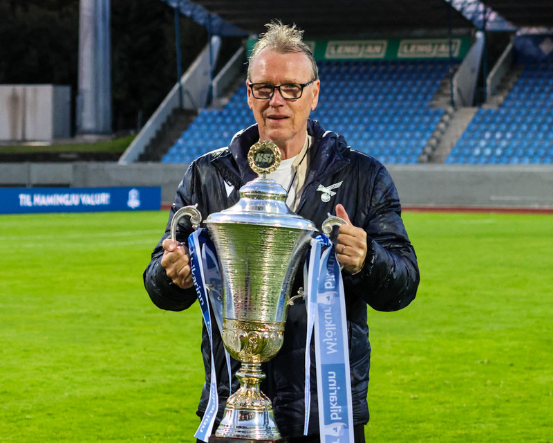 Pétur Péturs hættur með Val (Staðfest)